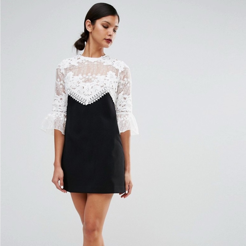 NWT Self Portrait Trumpet Sleeve Shift Dress With White Lace and Pockets